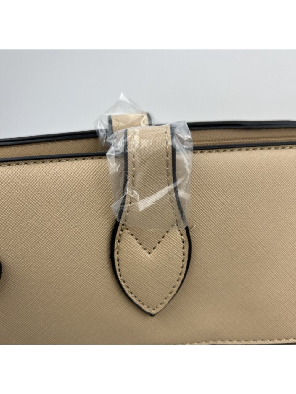 Marilyn Monroe new w/tags faux leather Large tote w/gold detail & red interior - Picture 13 of 15